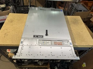 Dell PowerEdge R440 con 2 x Xeon Gold 5217 3,0 GHz 128 GB RAM NO HDD NO O/S - Foto 1 di 10