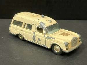 MATCHBOX KING SIZE MERCEDES BENZ BINZ AMBULANCE K-6 - Picture 1 of 6