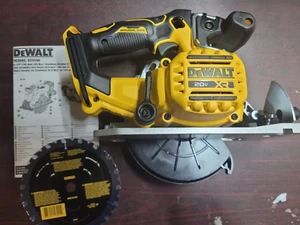 Nueva Sierra Circular DeWALT 20V Max XR Sin Escobillas 6-1/2" DCS565 Solo Herramienta - Imagen 1 de 3