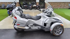 2010 Can-Am Spyder RT - Picture 1 of 12