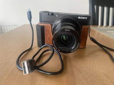 Sony RX100 III 20.1MP Digital Camera 24-70mm F1.8-2.8 Zoom Lens (DSC-RX100M3/B) - Image 1 of 4