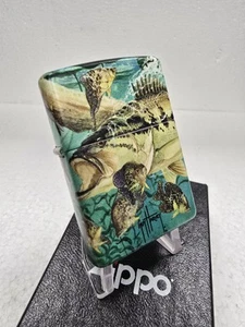 GENUINE Zippo Lighter GUY HARVEY LARGEMOUTH BASS 540 Colour Allover 2023 NEW - Foto 1 di 13