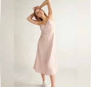 Aritzia Babaton Schlupfkleid Damen S Blush Pink seidig Midi gefüttert Y2K Coquette - Bild 1 von 15