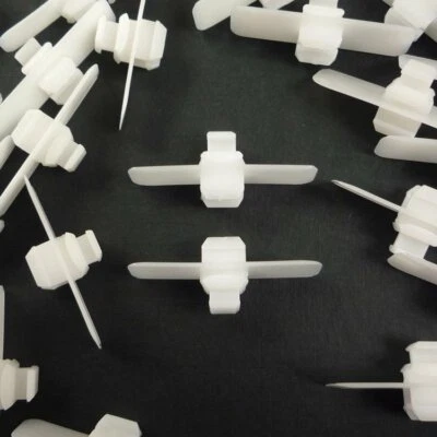 50 Door Moulding Clips Insert Lower Retainers For Mercedes Benz W140 0069888978 - Image 1 of 3