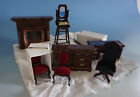 Meble Miniatury Sekretarka Krzesła kominkowe itp. do pokoju dla lalek około 1980 roku (E23-077)