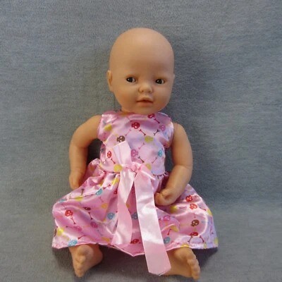 Muñeca Famosa de colección inserción ojos bebida brazo mojado mueve cabeza lado/lado Foto 1 de 4