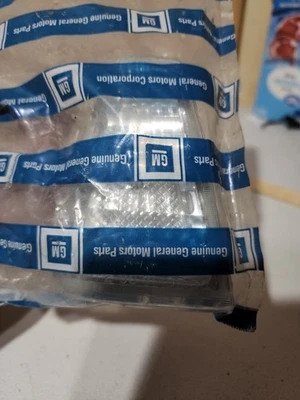 Lente marcadora lateral señal de giro Oldsmobile 98 Regency 1988-90 NOS transparente GM 16508799 Foto 1 de 2