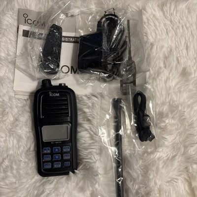 ICOM IC-M24 VHF ricetrasmettitore radio marino batteria inclusa. - Immagine 1 di 4