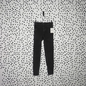 Jeans skinny Free People nuovi con etichette nero lavaggio Riley cucito vita alta taglia 24 - Foto 1 di 13