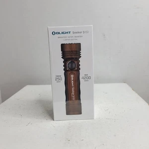 Olight Seeker 3 Pro Desert Tan Torcia Ricaricabile Proiettore, 4200 L, 250 M - Foto 1 di 4