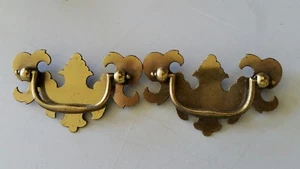 Pair matching, VINTAGE OLD METAL DRAWER PULLS HANDLES 2 1/2" CTR TO CTR (440AA) - Picture 1 of 5