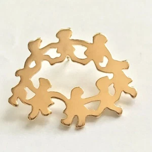Pin circular de solapa vintage Give the Kids the World para niños tomados de las manos tono dorado - Imagen 1 de 8