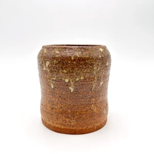 Stoneware Pottery Cup Vase Signed Linda Guthrie '82 Stoneware Textured 4"H 3.5"W - Picture 1 of 12