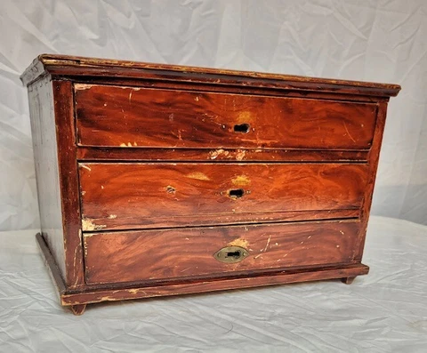 MINIATURE GRAIN PAINTED 3 DRAWER CHEST Cover