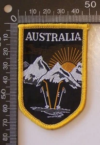 VINTAGE SKIING AUSTRALIAN SKI TRAVEL SOUVENIR PATCH WOVEN CLOTH SEW-ON BADGE - Picture 1 of 1