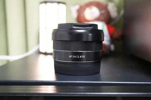 Samyang AF 24mm f/2.8 FE Single Focus Lens Used - Imagen 1 de 4