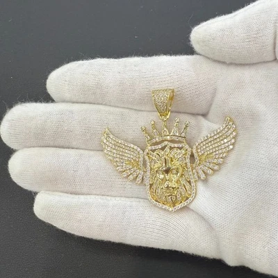 Colgante cabeza de león corona alas plata de ley 925 chapado en oro circonita cúbica encanto 1,5 pulgadas Foto 1 de 3