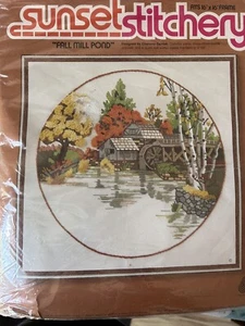 Kit de bordado de estanque Sunset Stitchery Fall Mill nuevo sellado de fábrica - Imagen 1 de 7