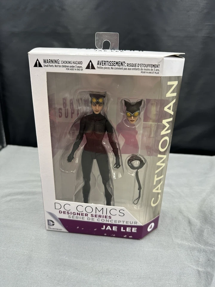 Boneco de ação DC Comics Designer Series Catwoman por Jae Lee #4 na caixa - Imagem 1 de 4