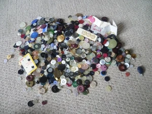 Job Lot of Vintage & Modern Buttons Over 400g Sewing Crafting - LOOK! - Picture 1 of 2