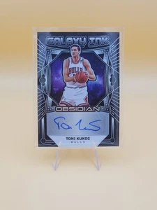 Toni Kukoc Obsidian Galaxy Ink [040/149] #GI-TNI; 2024-25 Panini Nba Obsidian... - Bild 1 von 2