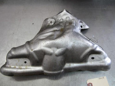 Colector de escape protector térmico de Nissan Versa 2012 1,6 Foto 1 de 4