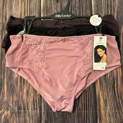 Juego de 3 bragas hipster con acento de encaje talla grande 2X Daisy Fuentes para mujer Foto 1 de 4