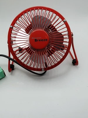Mini ventilador de escritorio inclinable Hawaiian Breeze CH-V4 pequeño de 4" con jaula de metal rojo. Nuevo abierto. Foto 1 de 4