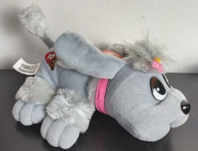 Perro de peluche Pound Puppies 10" gris/rosa, ladridos, cola de carro, 2000 Jakks Pacific Foto 1 de 4