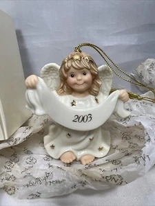LENOX ANGEL HOLDING A WIDE RIBBON CHRISTMAS ORNAMENT 2003 - Picture 1 of 6