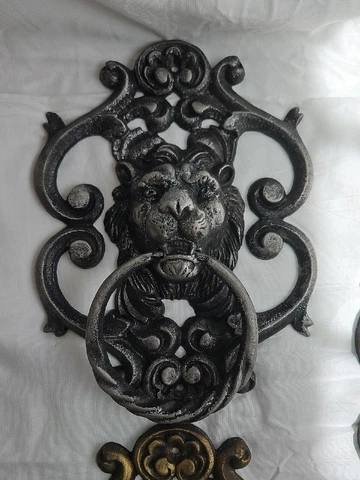 CAST ALUMINUM? DOOR KNOCKER SILVER LION Cover