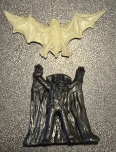 Monster In My Pocket Dracula & Giant Bat, ~2" tall Rubber - Picture 1 of 8