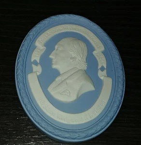 WEDGWOOD Portrait Medallion-Piers Anthony Wedgwood 4th Baron of Barlaston Signed - Picture 1 of 3