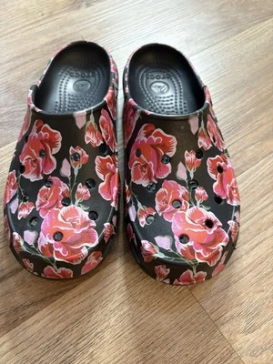 Crocs Freesail Women's size 5 Tropical Floral/Poppy clog - Image 1 of 4