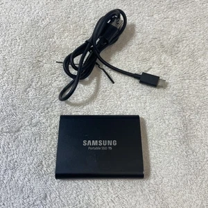 Samsung T5 1 TB USB 3.1 External Portable SSD Hard Drive - Photo 1/6