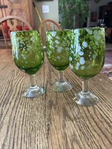 3 - 7” MEXICAN HAND BLOWN CONFETTI WINE WATER GOBLETS  GREEN White - Picture 1 of 4