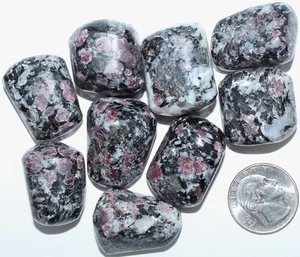 Espinela AAA Tanzania en matriz / 9 piezas / 6,90 oz (195,61 gr) 3533 - Imagen 1 de 6