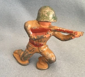 VINTAGE BARCLAY LEAD ARMY SOLDIER SHOOTING RIFLE - Picture 1 of 2