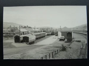 Schottland BALLATER RAILWAY STATION YARD Showing CAMPING COACH c1950s RP Photocard - Bild 1 von 2