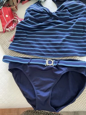 Ralph Lauren Traje De Baño Dos Piezas Dos Piezas Azul Marino Con Rayas Hebilla De Cinturón Tiene Algo De D Foto 1 de 4
