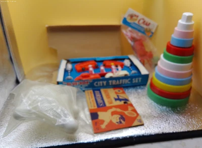 Plasticraft bádminton birdies caja azul conjunto ciudad torre cangrejo 5 y monedas de diez centavos tienda juguetes Foto 1 de 4