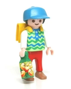 Playmobil Figur Schuljunge Kind mit reichhaltigem Schläger Shirt Mütze Rucksack Apfelsaft 3931 - Bild 1 von 1