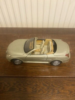 MotorMax Lexus SC430 Cabriolet in Gold 1:18 Scale Diecast Model - Image 1 of 2