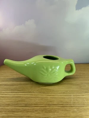 Instituto del Himalaya, Maceta Neti de Cerámica Verde para Alivio Natural de Alergias Sinusales Foto 1 de 4