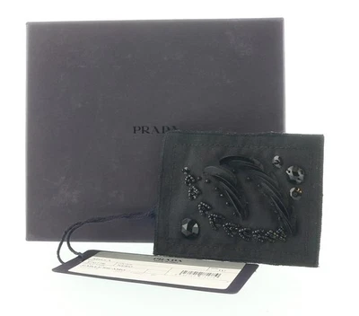 Elegante broche prendedor Prada de tela negra con cuentas talla única Foto 1 de 4