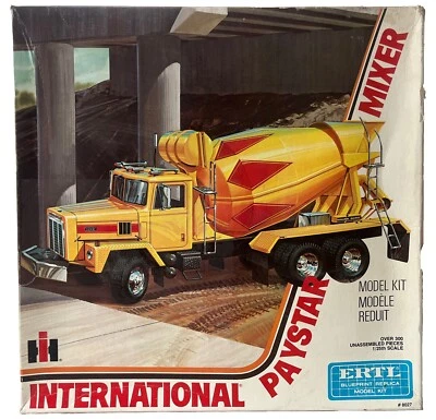ERTL 1/25 8027 International Paystar 5000 Cement Mixer Plastic Model Kit Boxed - image 1 of 3