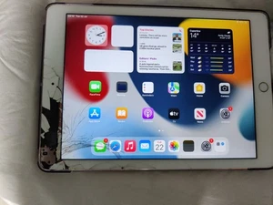 iPad Air 2 Good Working Order But Screen Badly Cracked - Picture 1 of 4