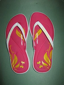 NWT Girl's Under Armour Multi-Color Slip-On Flip Flops Size Medium Y 3 & 4 - Picture 1 of 7