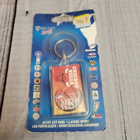 Vintage NBA CHICAGO BULLS LOGO KEY CHAIN Keychain Jordan NOS 90s Cover