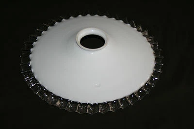 Abat-jour ancien en opaline blanche monte et baisse bord transparent - Photo 1/2